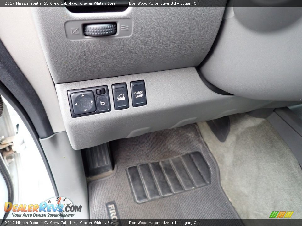 Controls of 2017 Nissan Frontier SV Crew Cab 4x4 Photo #19
