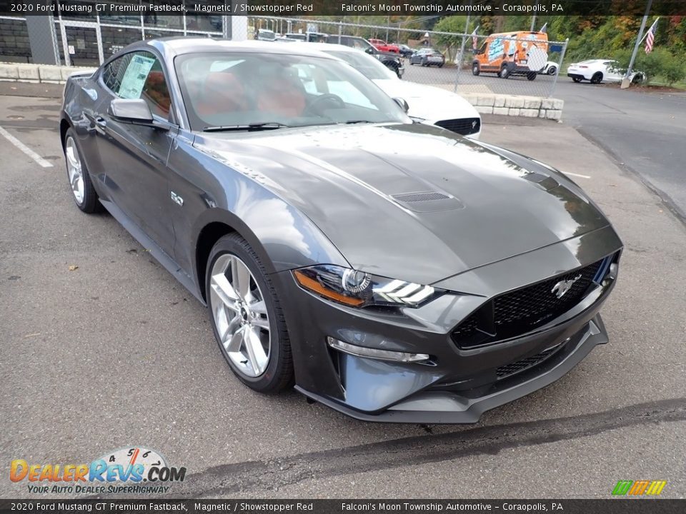 Front 3/4 View of 2020 Ford Mustang GT Premium Fastback Photo #3