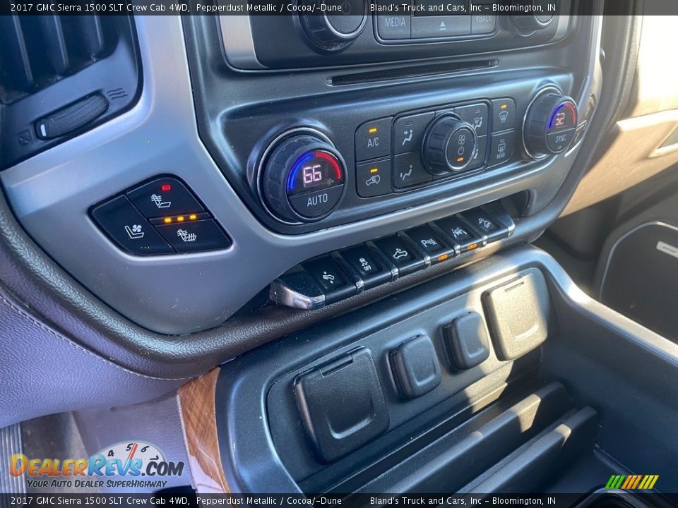 Controls of 2017 GMC Sierra 1500 SLT Crew Cab 4WD Photo #26