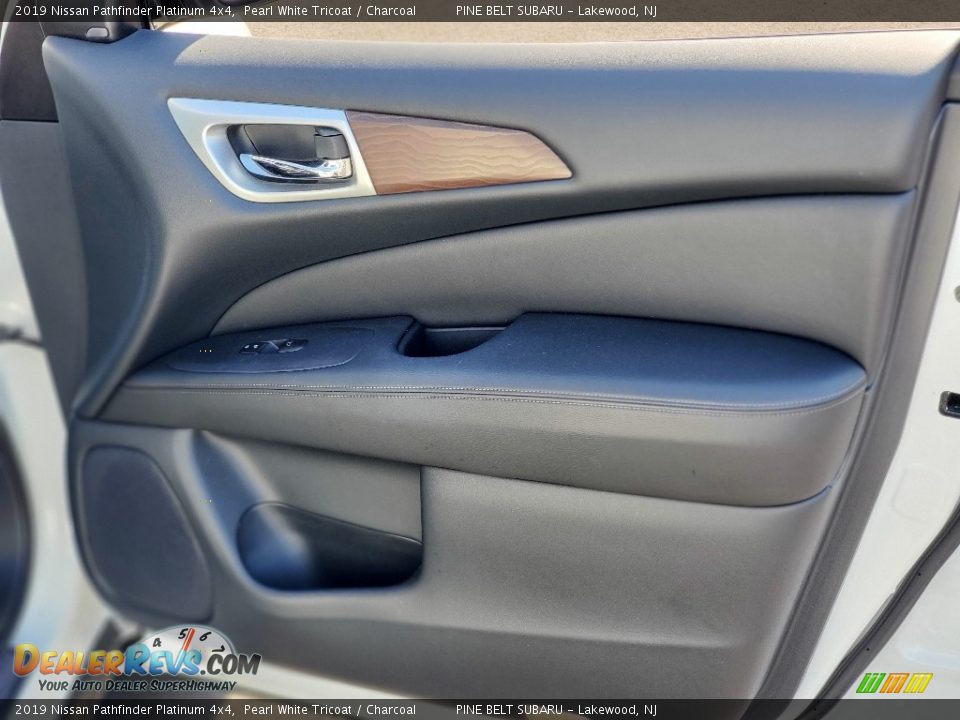 2019 Nissan Pathfinder Platinum 4x4 Pearl White Tricoat / Charcoal Photo #28