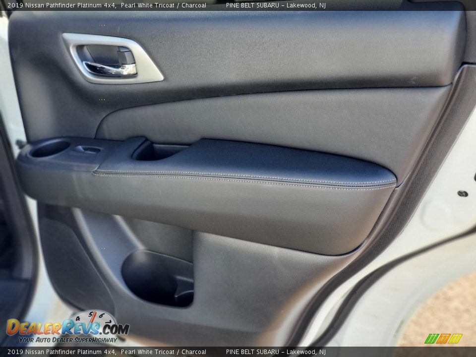 2019 Nissan Pathfinder Platinum 4x4 Pearl White Tricoat / Charcoal Photo #31