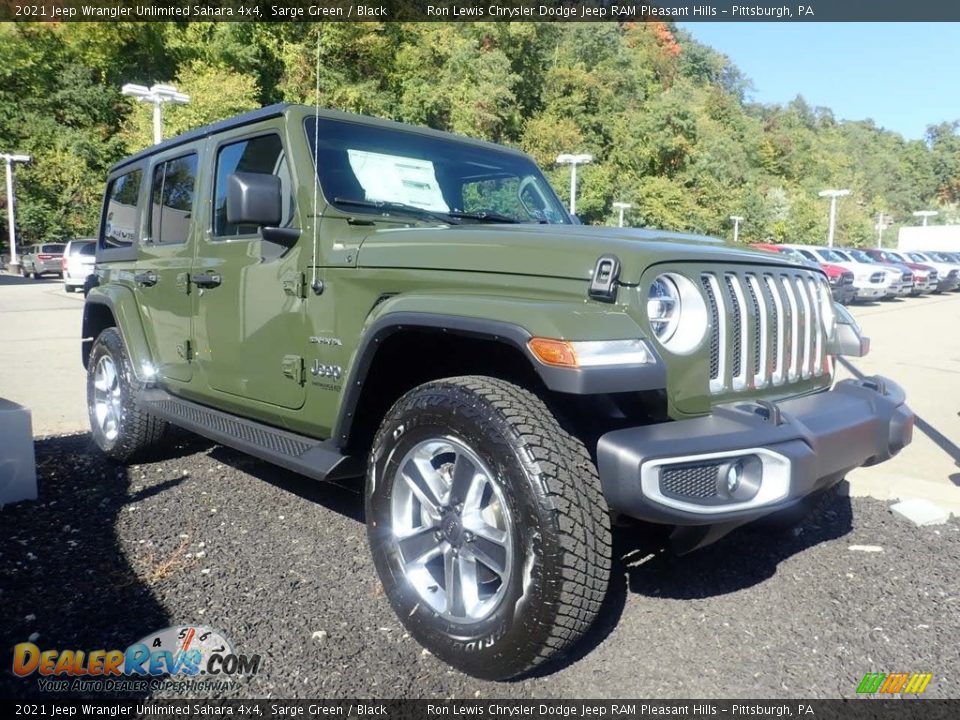 Front 3/4 View of 2021 Jeep Wrangler Unlimited Sahara 4x4 Photo #3