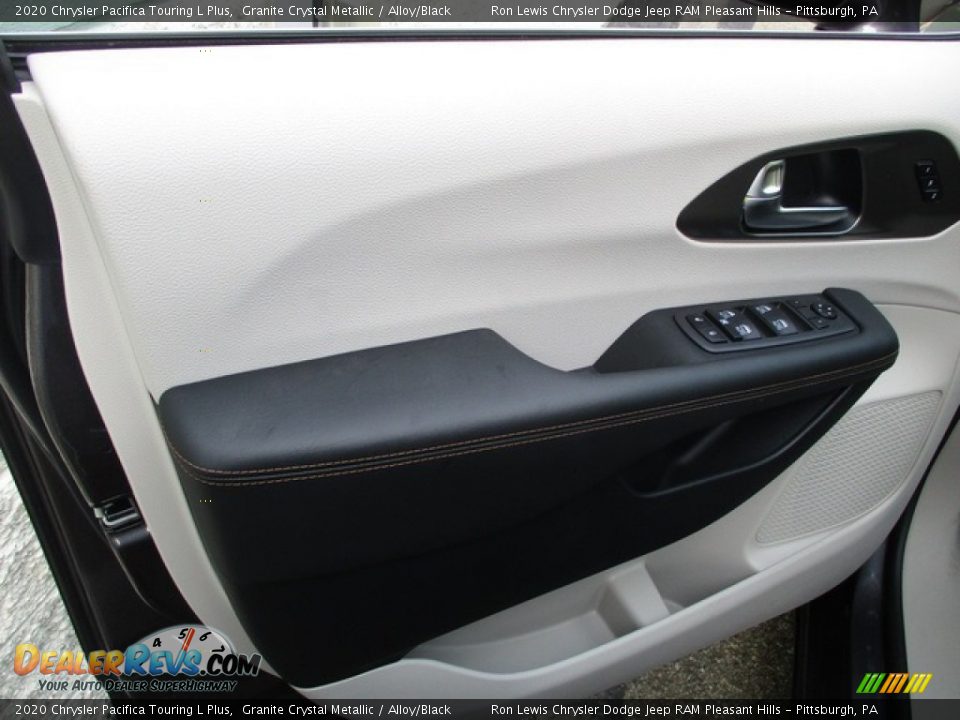 2020 Chrysler Pacifica Touring L Plus Granite Crystal Metallic / Alloy/Black Photo #9