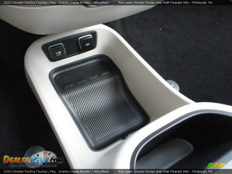 2020 Chrysler Pacifica Touring L Plus Granite Crystal Metallic / Alloy/Black Photo #15