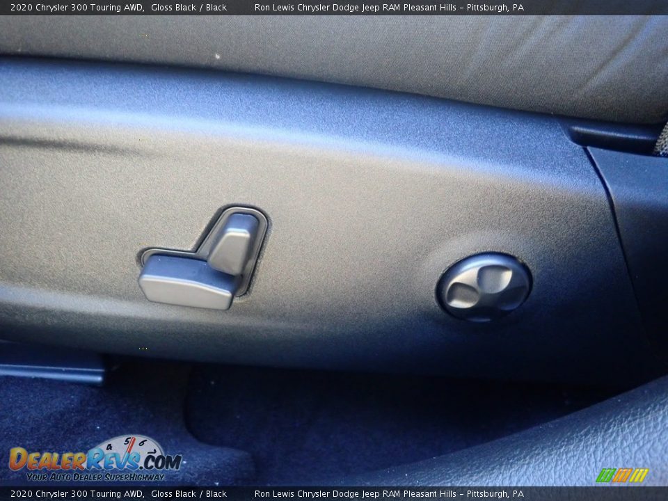 2020 Chrysler 300 Touring AWD Gloss Black / Black Photo #20