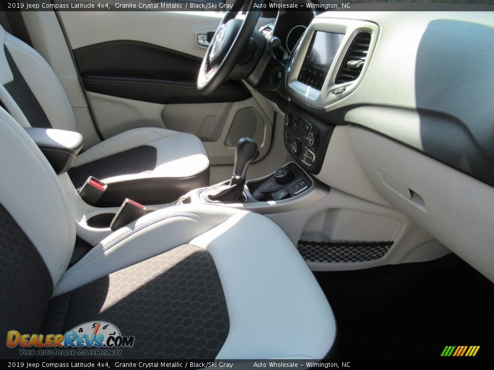 2019 Jeep Compass Latitude 4x4 Granite Crystal Metallic / Black/Ski Gray Photo #12
