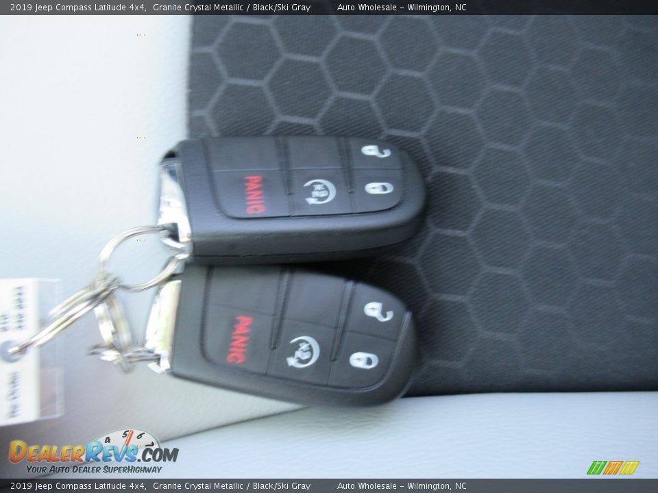 2019 Jeep Compass Latitude 4x4 Granite Crystal Metallic / Black/Ski Gray Photo #20