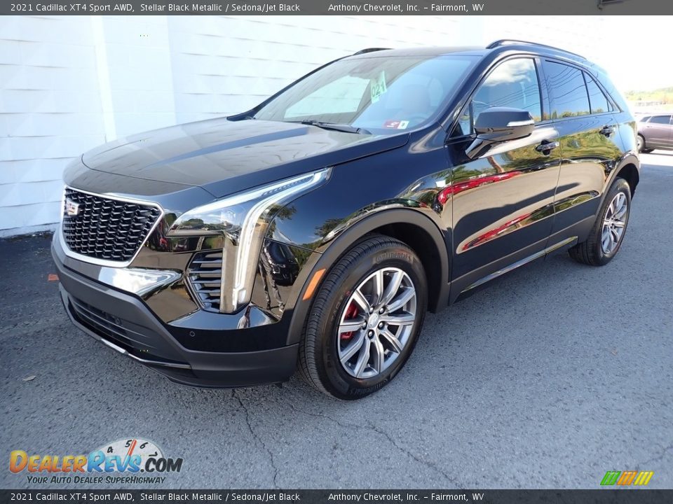 Front 3/4 View of 2021 Cadillac XT4 Sport AWD Photo #2
