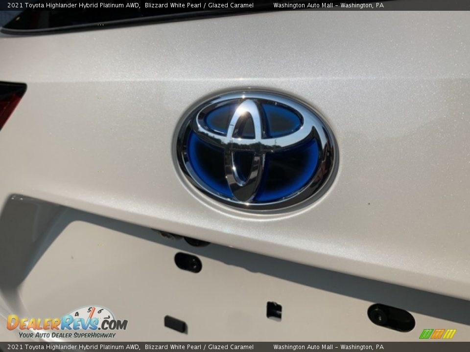2021 Toyota Highlander Hybrid Platinum AWD Blizzard White Pearl / Glazed Caramel Photo #31