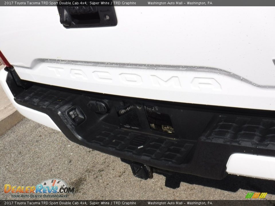 2017 Toyota Tacoma TRD Sport Double Cab 4x4 Super White / TRD Graphite Photo #17
