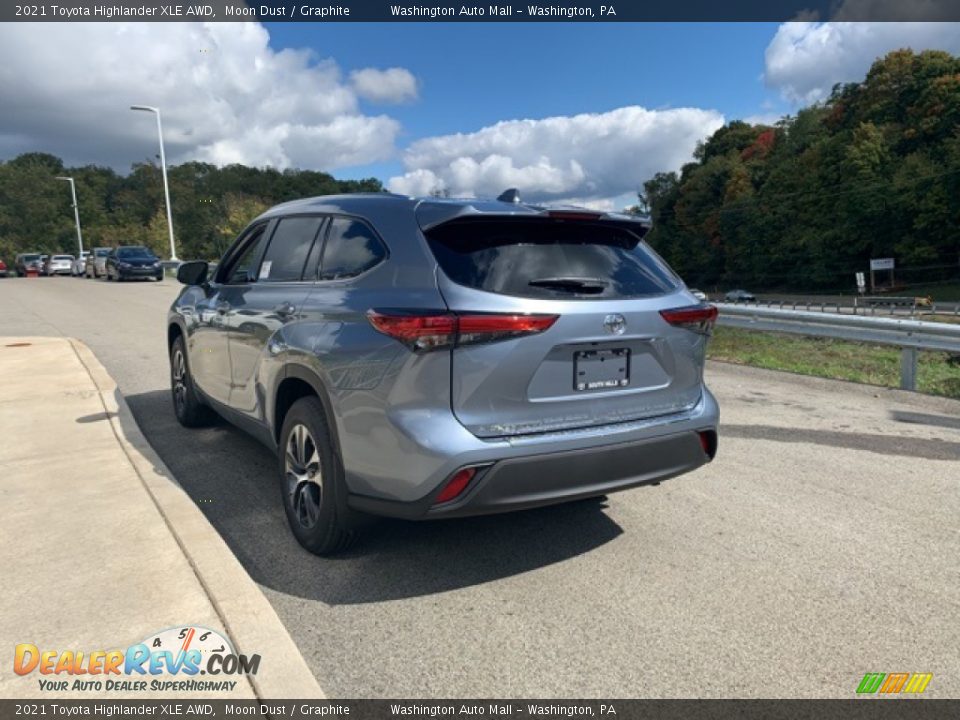 2021 Toyota Highlander XLE AWD Moon Dust / Graphite Photo #2