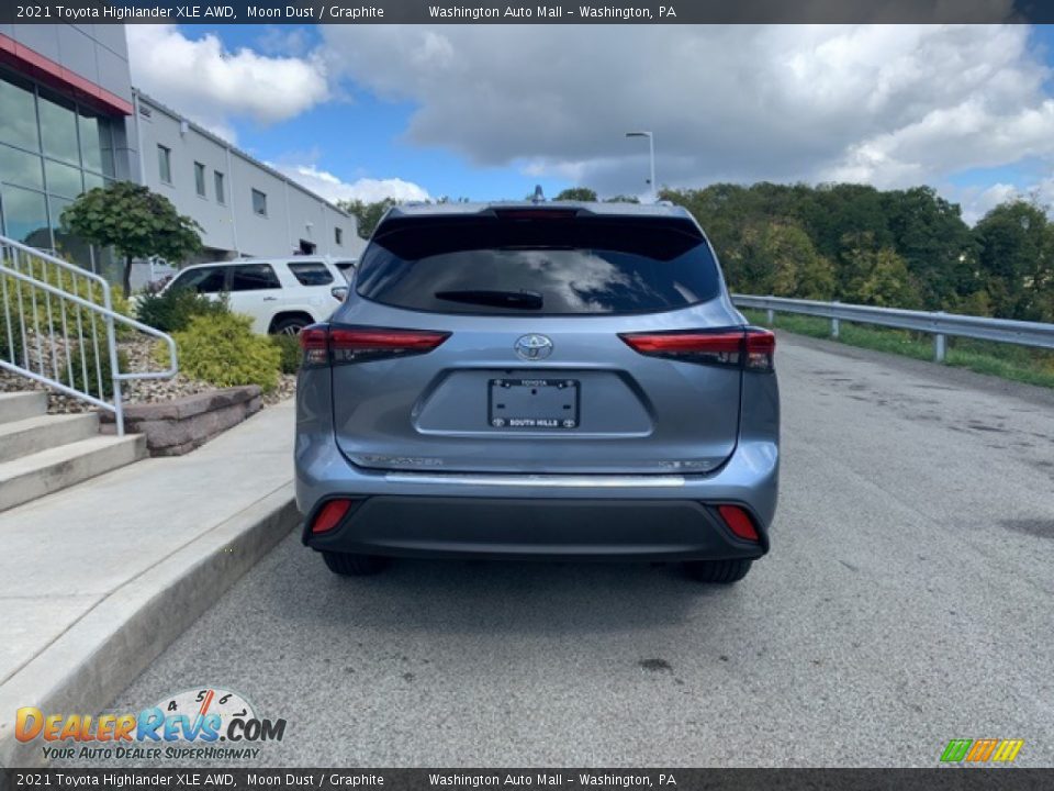 2021 Toyota Highlander XLE AWD Moon Dust / Graphite Photo #33