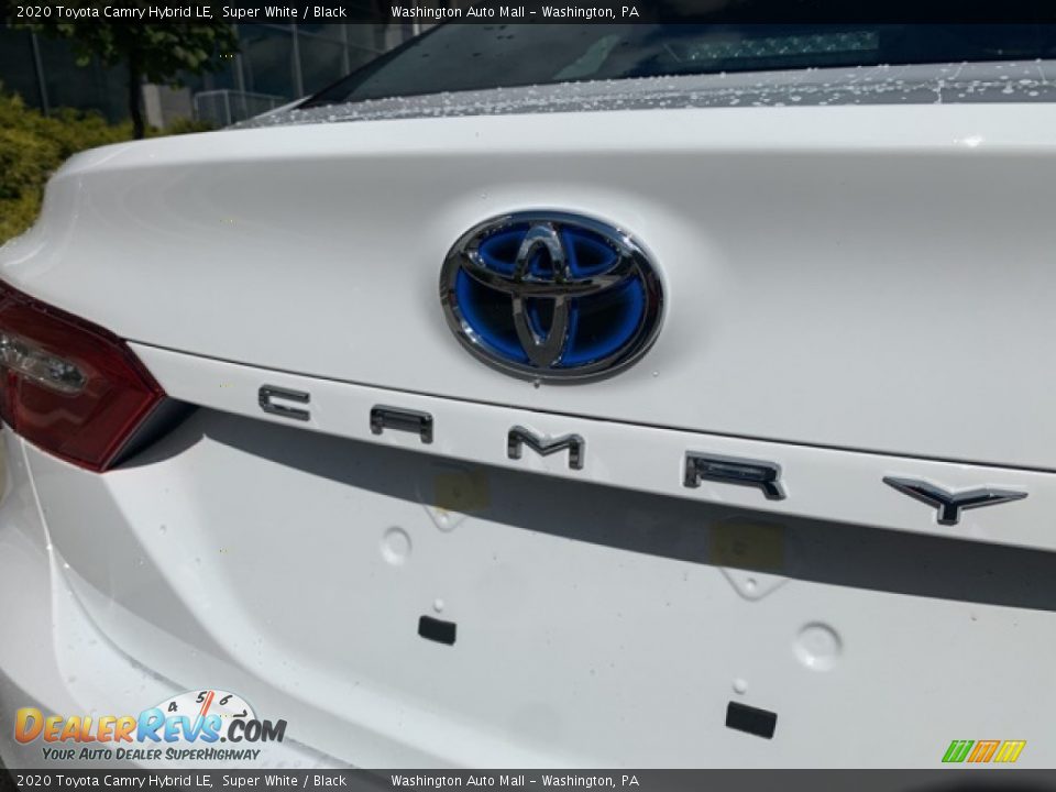 2020 Toyota Camry Hybrid LE Super White / Black Photo #28