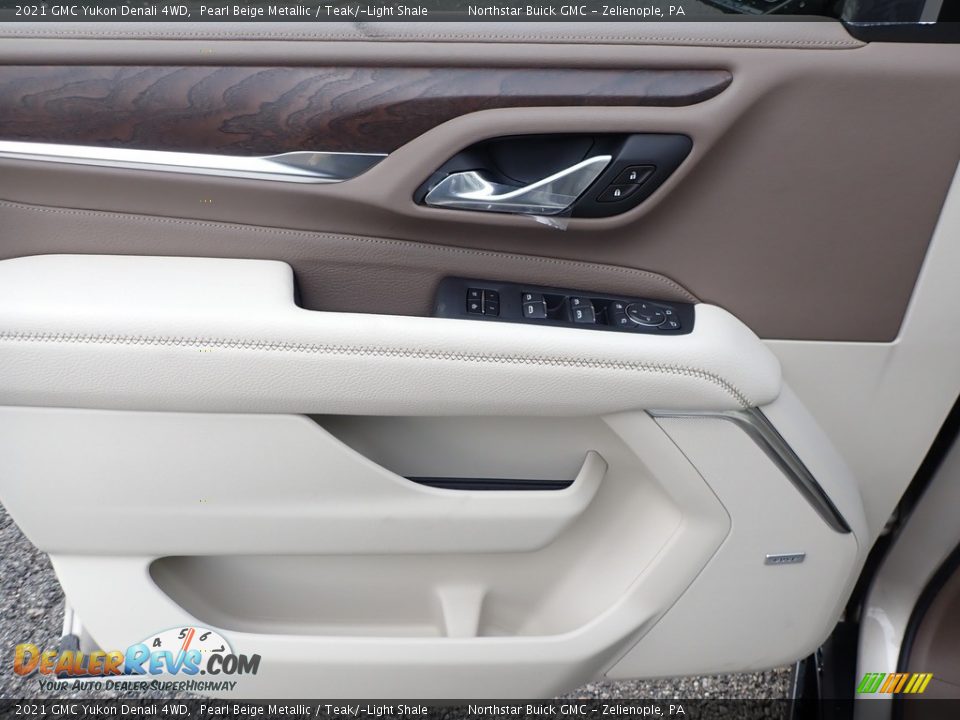 Door Panel of 2021 GMC Yukon Denali 4WD Photo #16