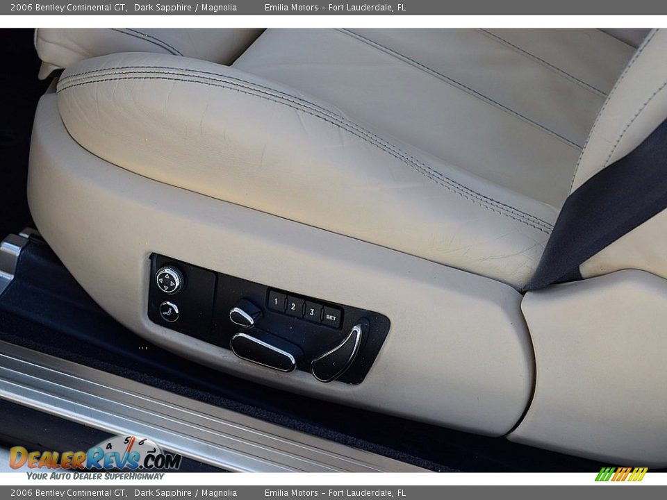 Front Seat of 2006 Bentley Continental GT  Photo #40