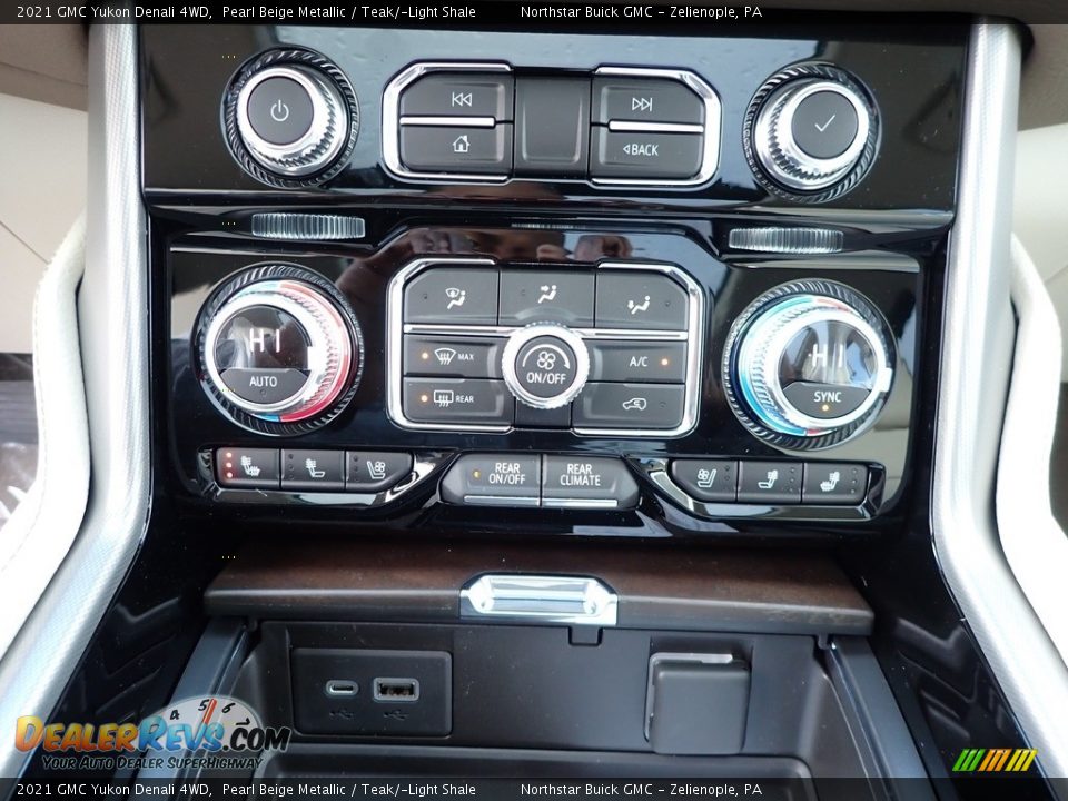 Controls of 2021 GMC Yukon Denali 4WD Photo #18