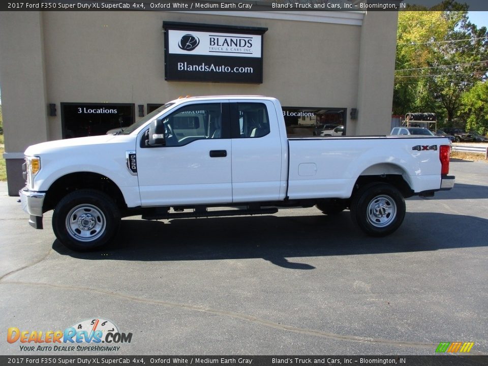 2017 Ford F350 Super Duty XL SuperCab 4x4 Oxford White / Medium Earth Gray Photo #1
