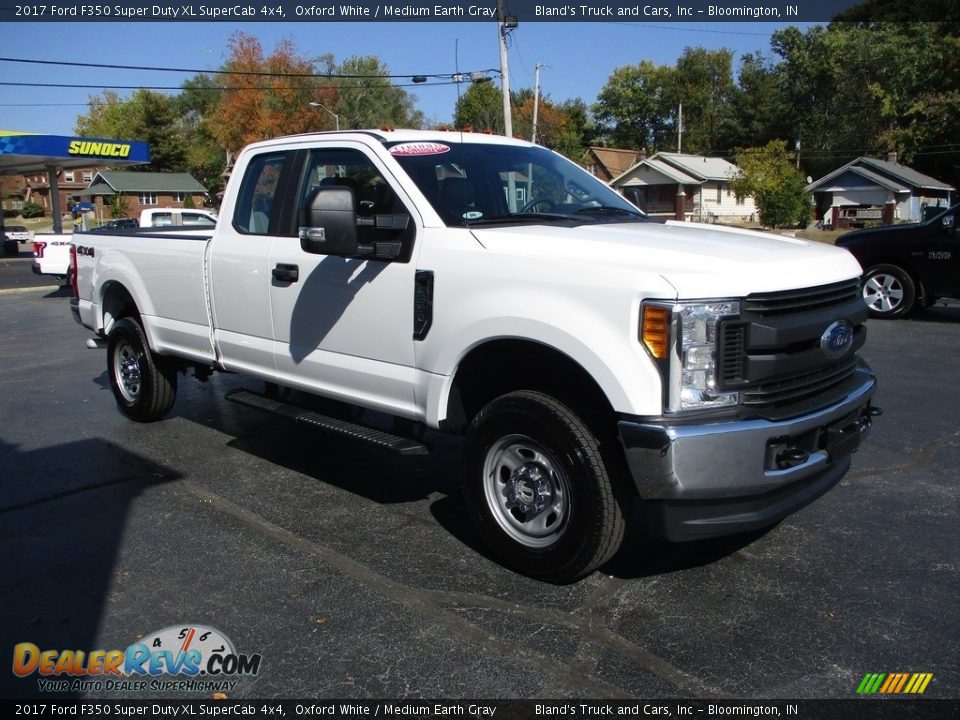 Front 3/4 View of 2017 Ford F350 Super Duty XL SuperCab 4x4 Photo #5