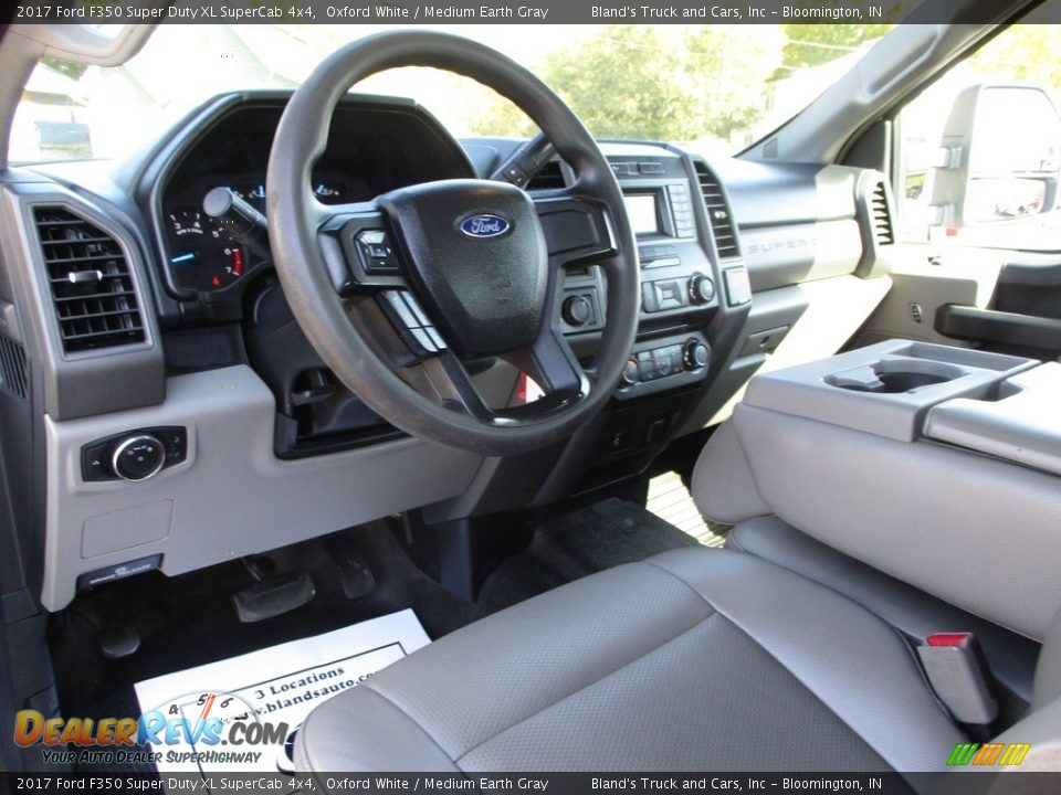 2017 Ford F350 Super Duty XL SuperCab 4x4 Oxford White / Medium Earth Gray Photo #7