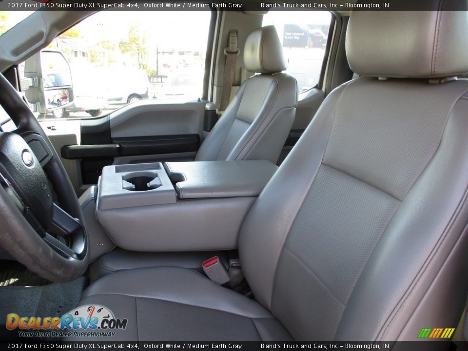 2017 Ford F350 Super Duty XL SuperCab 4x4 Oxford White / Medium Earth Gray Photo #8