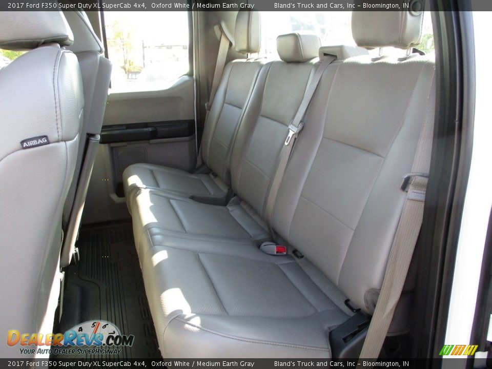 2017 Ford F350 Super Duty XL SuperCab 4x4 Oxford White / Medium Earth Gray Photo #10