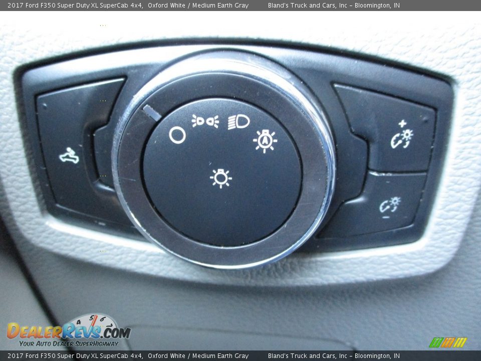 2017 Ford F350 Super Duty XL SuperCab 4x4 Oxford White / Medium Earth Gray Photo #13
