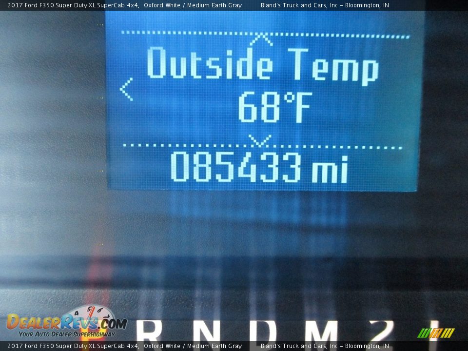 2017 Ford F350 Super Duty XL SuperCab 4x4 Oxford White / Medium Earth Gray Photo #16