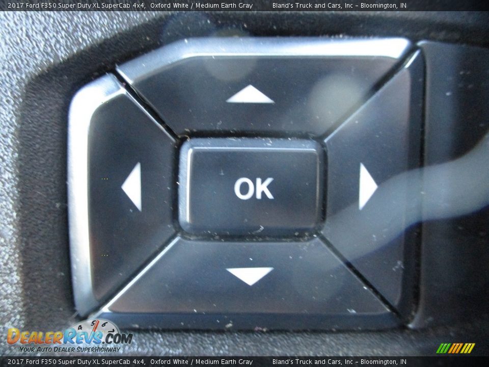 2017 Ford F350 Super Duty XL SuperCab 4x4 Oxford White / Medium Earth Gray Photo #17