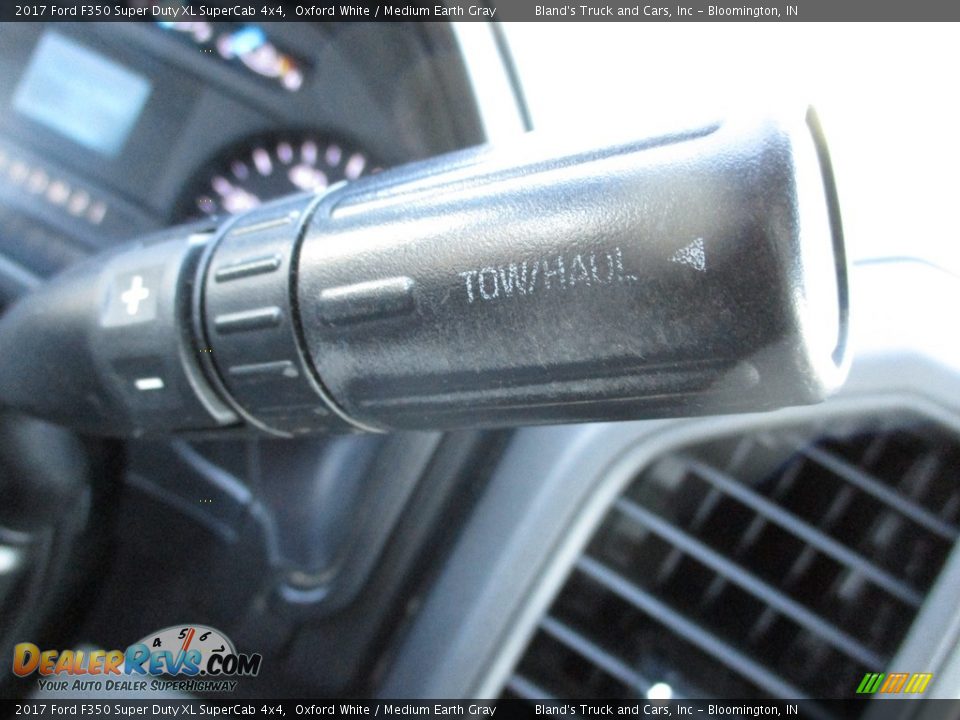 2017 Ford F350 Super Duty XL SuperCab 4x4 Oxford White / Medium Earth Gray Photo #19