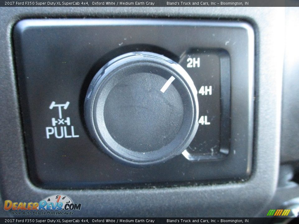 2017 Ford F350 Super Duty XL SuperCab 4x4 Oxford White / Medium Earth Gray Photo #20