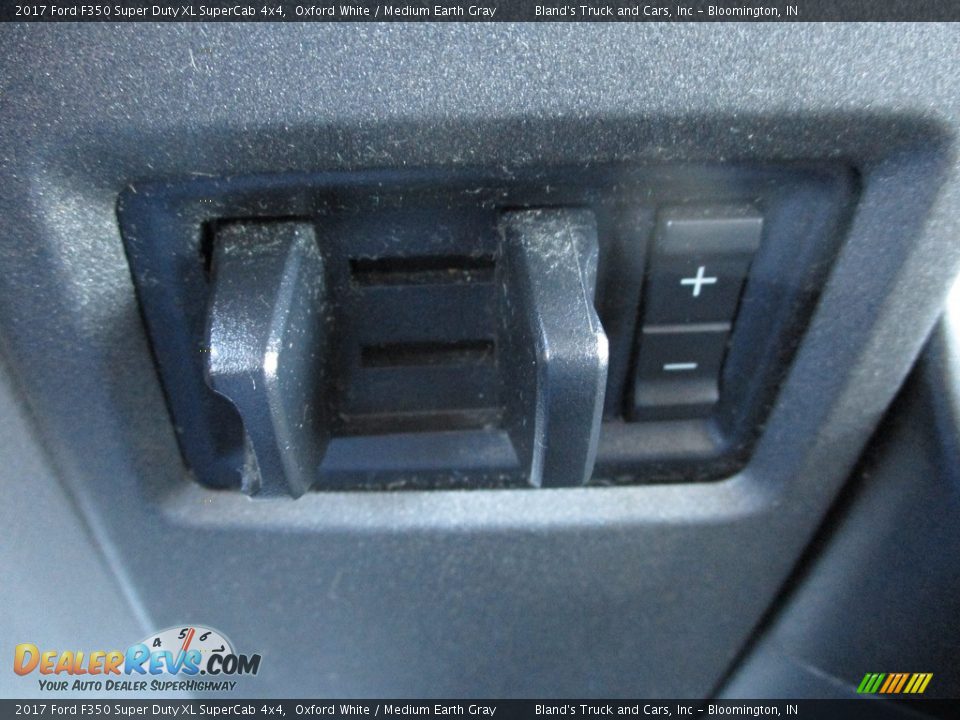 2017 Ford F350 Super Duty XL SuperCab 4x4 Oxford White / Medium Earth Gray Photo #21