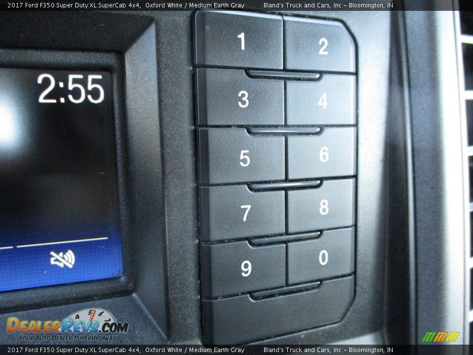 2017 Ford F350 Super Duty XL SuperCab 4x4 Oxford White / Medium Earth Gray Photo #23