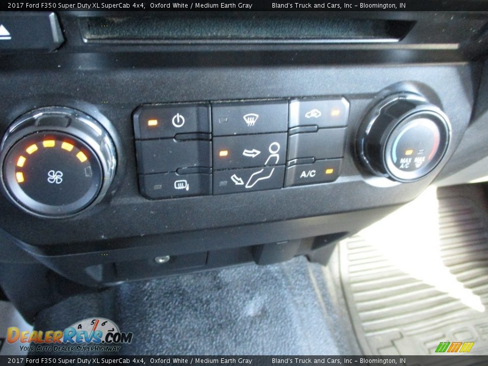 2017 Ford F350 Super Duty XL SuperCab 4x4 Oxford White / Medium Earth Gray Photo #26