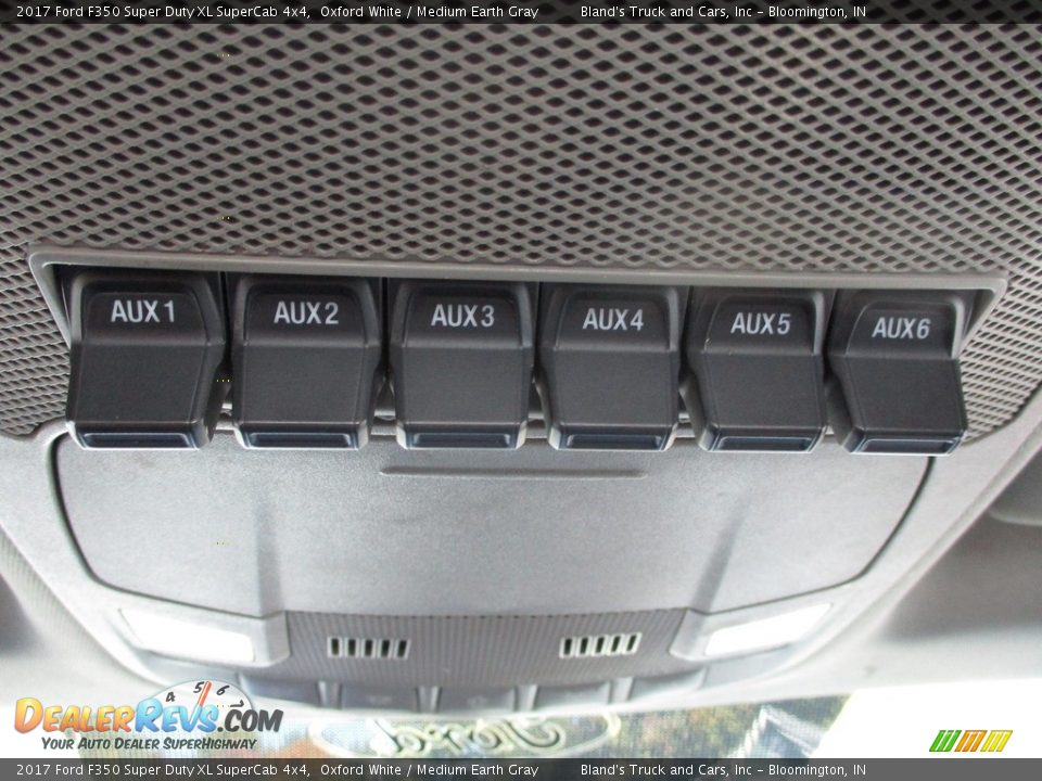 2017 Ford F350 Super Duty XL SuperCab 4x4 Oxford White / Medium Earth Gray Photo #28