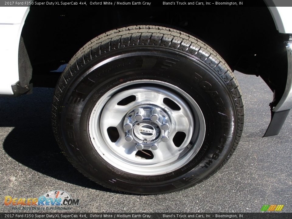 2017 Ford F350 Super Duty XL SuperCab 4x4 Oxford White / Medium Earth Gray Photo #30