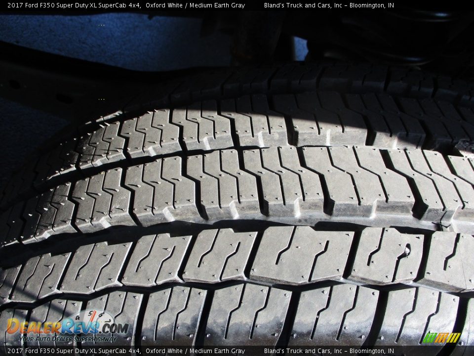2017 Ford F350 Super Duty XL SuperCab 4x4 Oxford White / Medium Earth Gray Photo #31