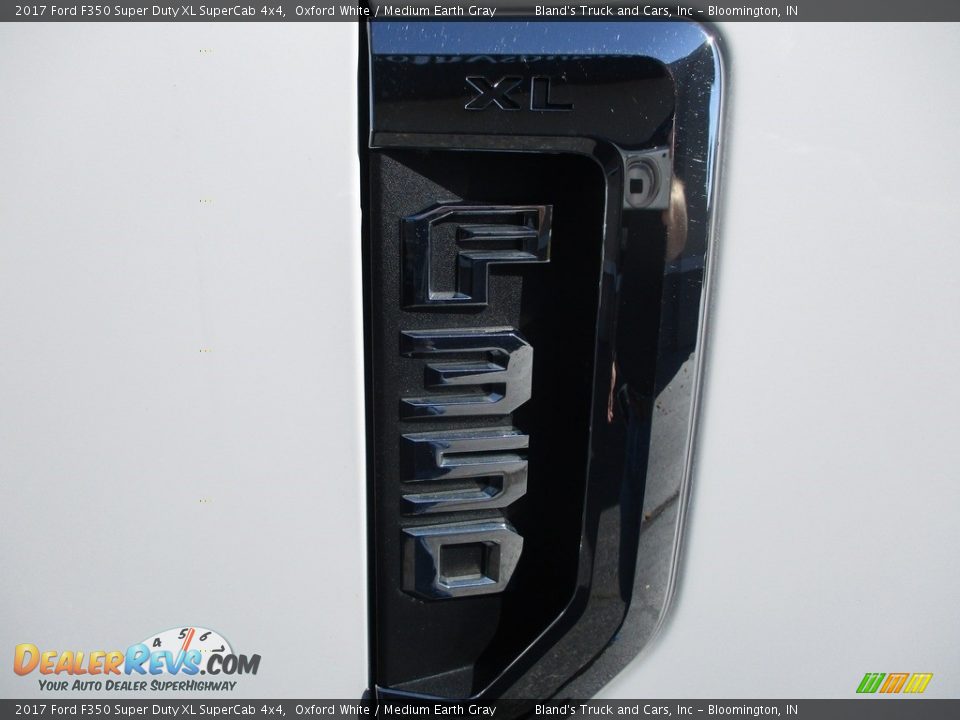 2017 Ford F350 Super Duty XL SuperCab 4x4 Oxford White / Medium Earth Gray Photo #32
