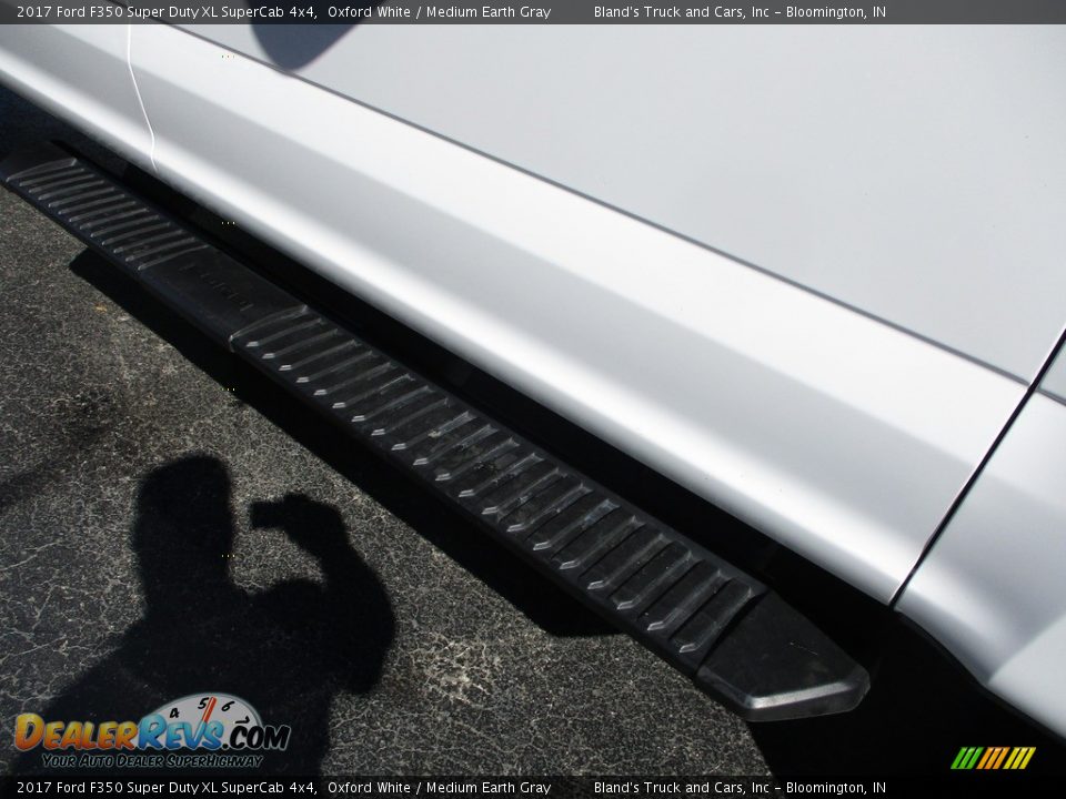 2017 Ford F350 Super Duty XL SuperCab 4x4 Oxford White / Medium Earth Gray Photo #33