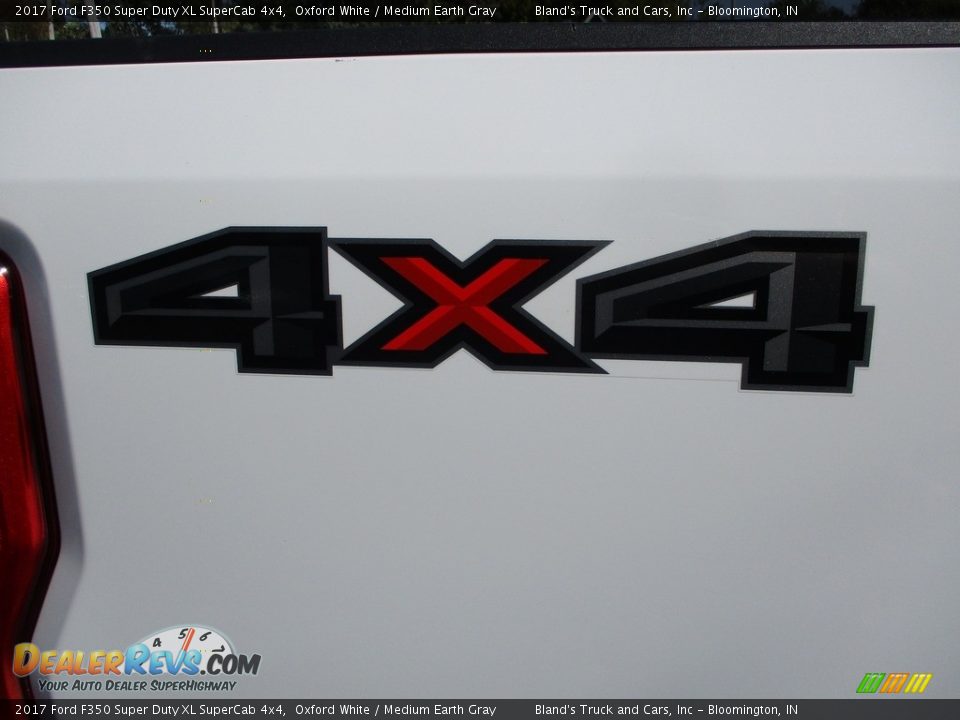 2017 Ford F350 Super Duty XL SuperCab 4x4 Oxford White / Medium Earth Gray Photo #34