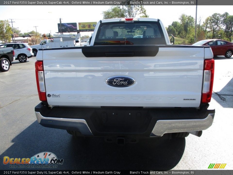 2017 Ford F350 Super Duty XL SuperCab 4x4 Oxford White / Medium Earth Gray Photo #35