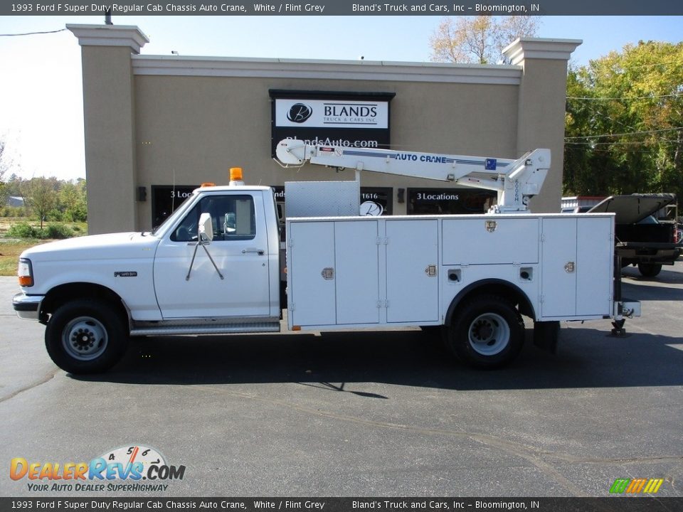 1993 Ford F Super Duty Regular Cab Chassis Auto Crane White / Flint Grey Photo #1