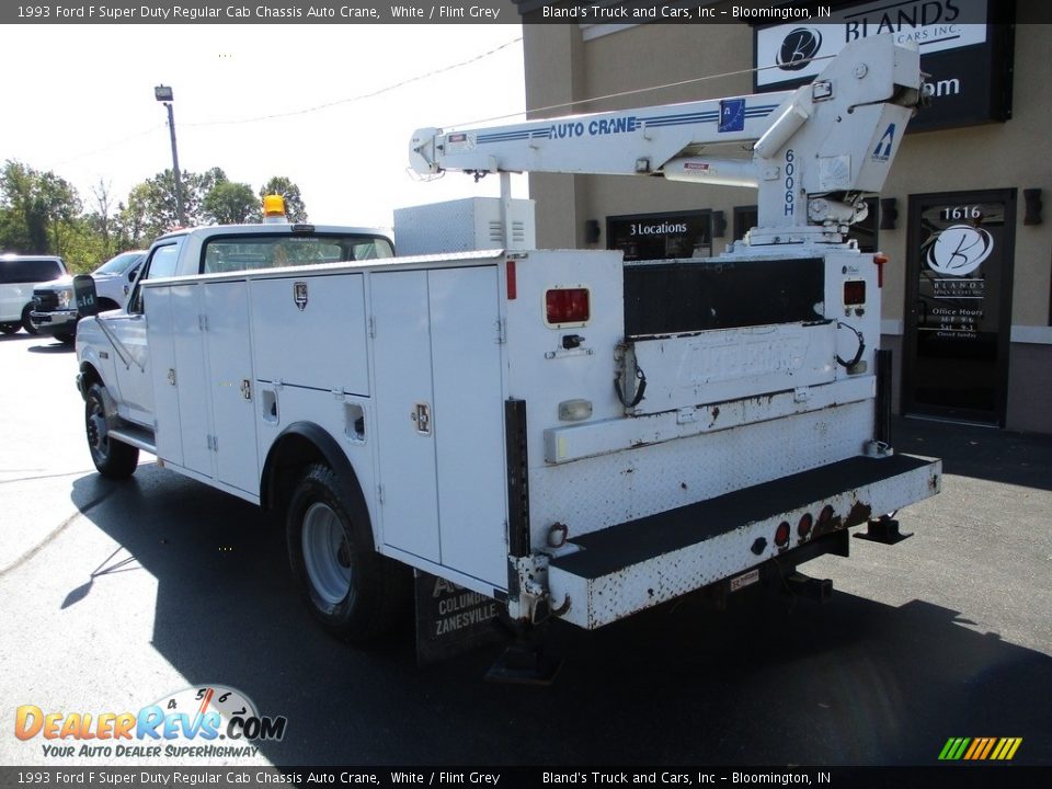 1993 Ford F Super Duty Regular Cab Chassis Auto Crane White / Flint Grey Photo #3