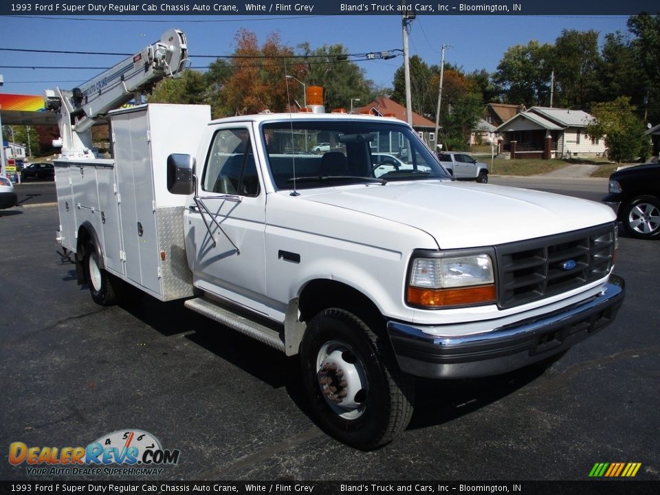 Front 3/4 View of 1993 Ford F Super Duty Regular Cab Chassis Auto Crane Photo #5