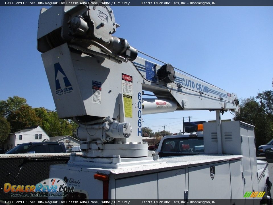 White 1993 Ford F Super Duty Regular Cab Chassis Auto Crane Photo #21