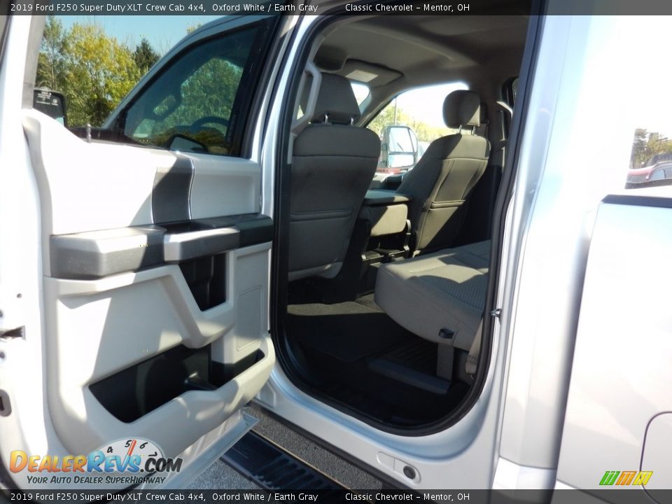 2019 Ford F250 Super Duty XLT Crew Cab 4x4 Oxford White / Earth Gray Photo #6