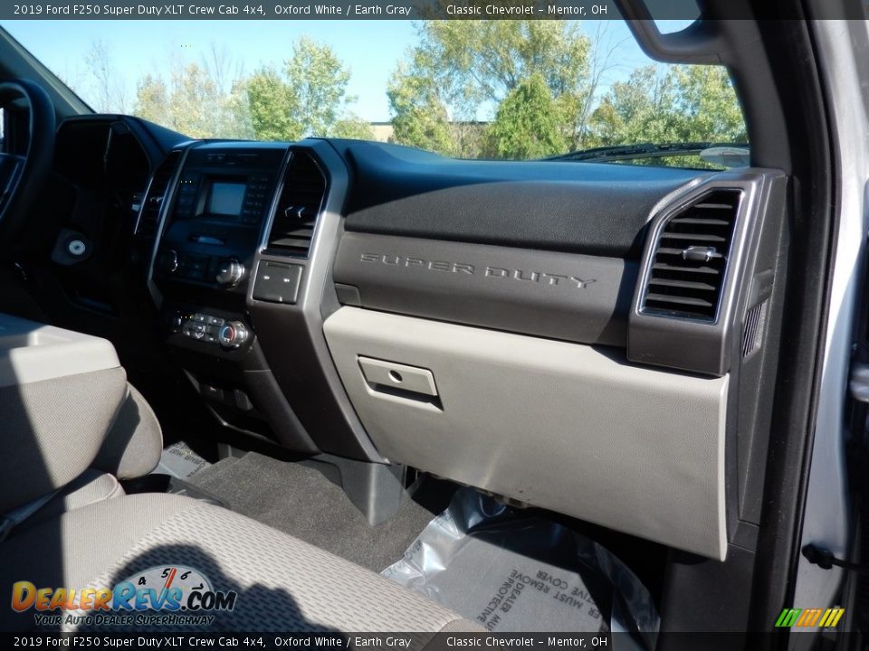 2019 Ford F250 Super Duty XLT Crew Cab 4x4 Oxford White / Earth Gray Photo #10