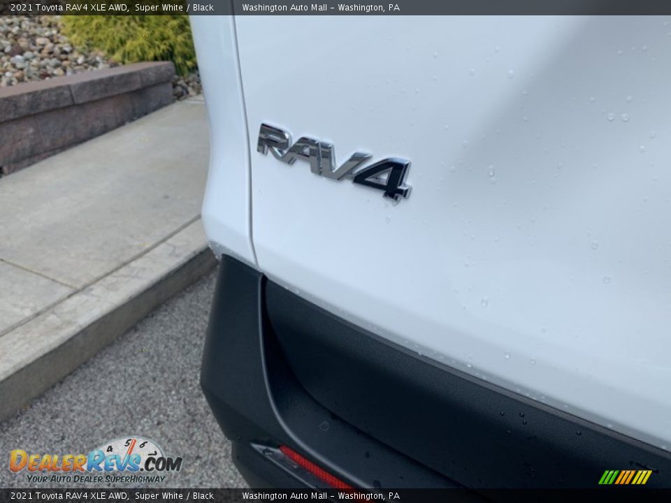 2021 Toyota RAV4 XLE AWD Super White / Black Photo #26