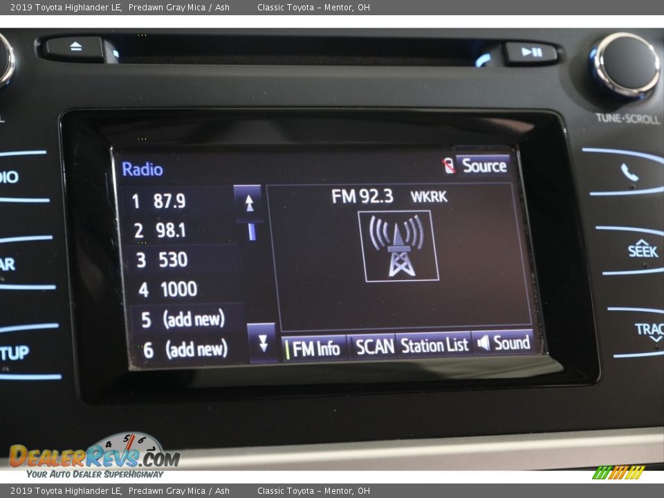 2019 Toyota Highlander LE Predawn Gray Mica / Ash Photo #10