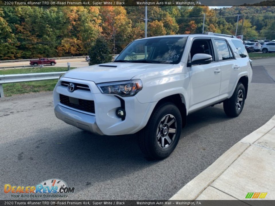 Front 3/4 View of 2020 Toyota 4Runner TRD Off-Road Premium 4x4 Photo #32