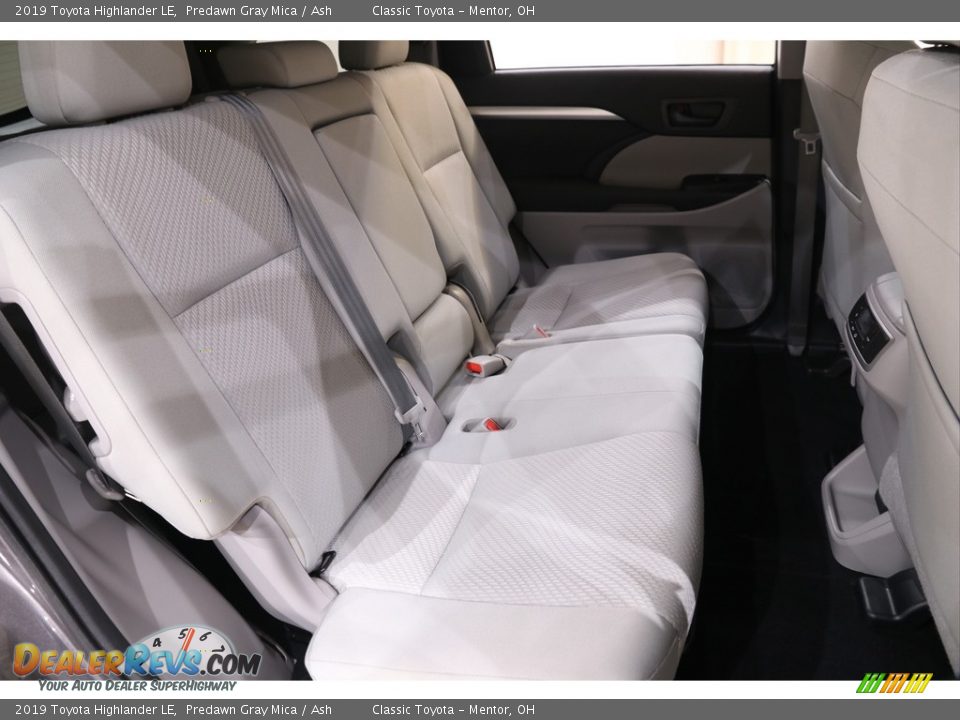2019 Toyota Highlander LE Predawn Gray Mica / Ash Photo #17